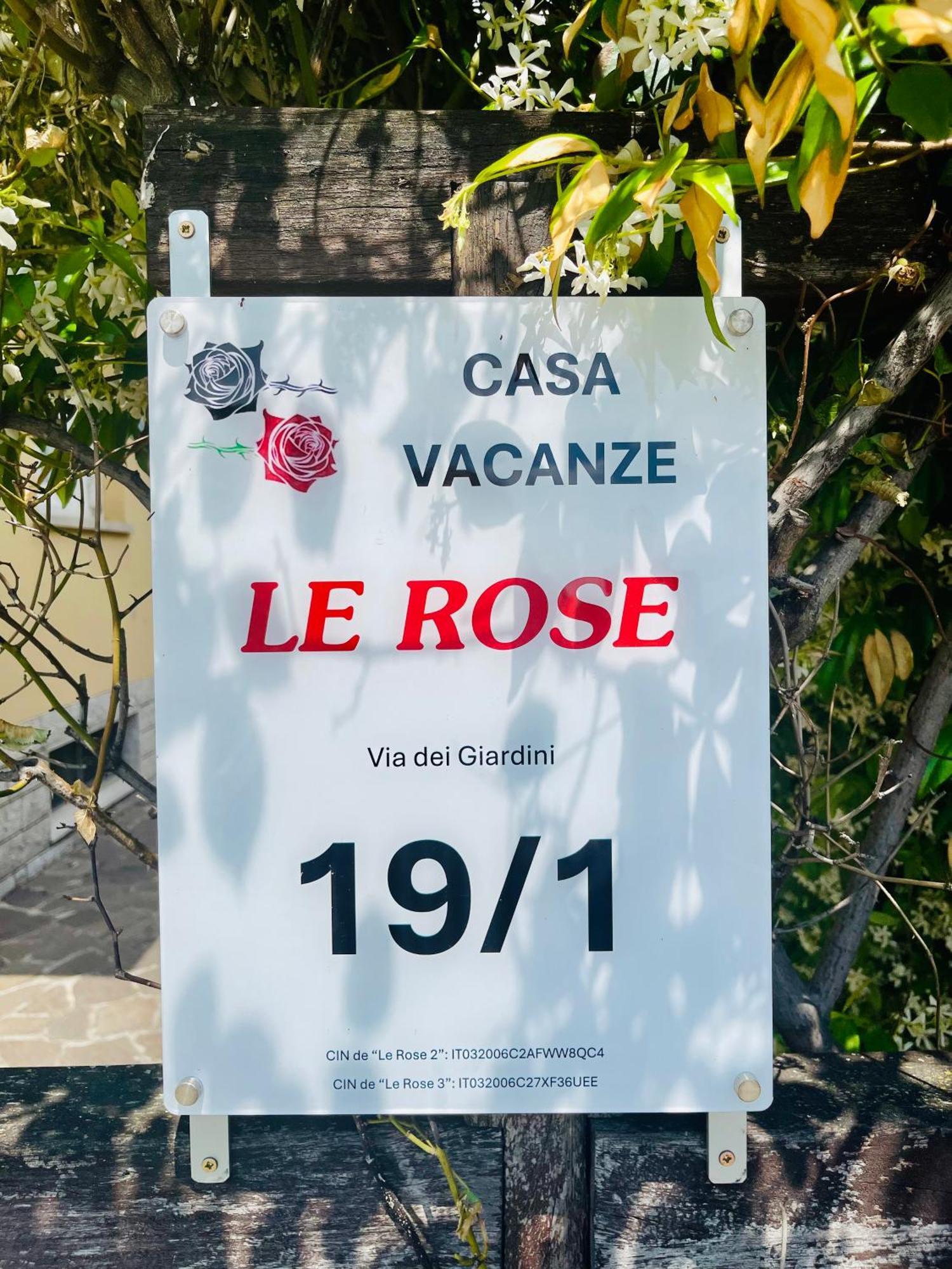 Le Rose Lägenhet Trieste Exteriör bild
