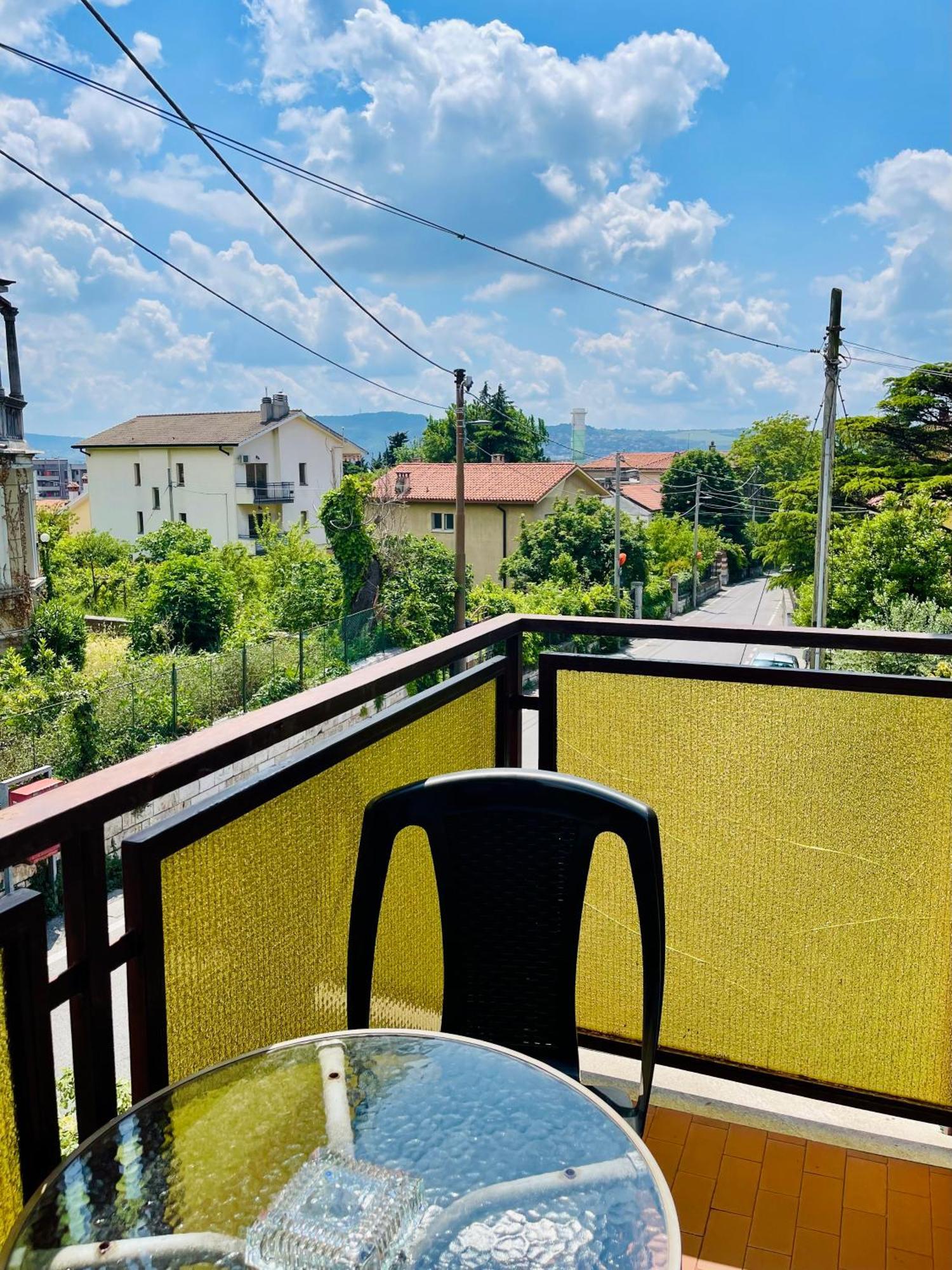 Le Rose Lägenhet Trieste Exteriör bild